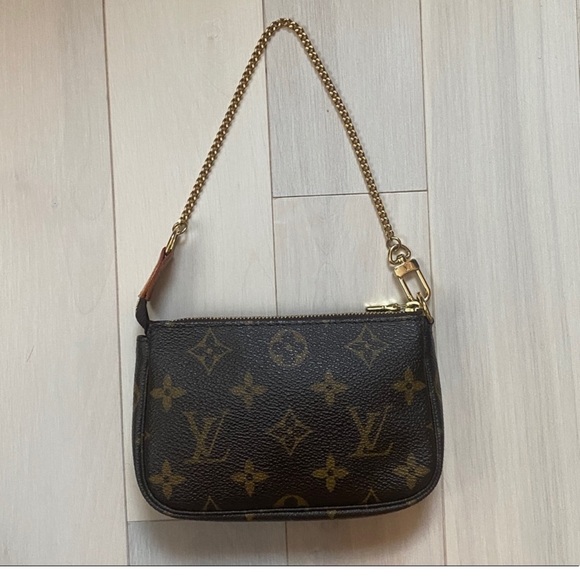 Louis Vuitton Monogram Mini Pochette - Picture 1 of 12